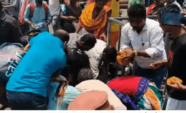 ದೇವಾಲಯದ ಬಳಿ ಬಡ ವ್ಯಾಪಾರಿಯ ಬಂಧನದ ಬೆನ್ನಲ್ಲೇ ಮುಗಿಬಿದ್ದು ಸಿಹಿ ತಿಂಡಿ ಲೂಟಿ ಮಾಡಿದ ಜನ; ಎತ್ತ ಸಾಗುತ್ತಿದೆ ನಮ್ಮ ನೈತಿಕತೆ?