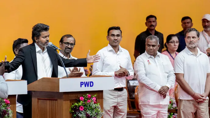 ವಿಜಯ್ ಸಂಪುಟದ ‘ನವ ನಾಯಕರು’: ಯುವ ನಟಿ, ಮಾಜಿ IRS ಅಧಿಕಾರಿ ಸೇರಿ 9 ಮಂದಿ ಸಚಿವರಾಗಿ ಪದಗ್ರಹಣ