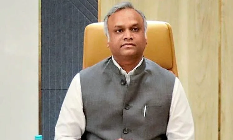 “ಕುಮಾರಸ್ವಾಮಿಯವರೇ, ನನ್ನ ಮೈಗೆ ಕೆಸರು ಅಂಟಿಸುವ ನಿಮ್ಮ ಪ್ರಯತ್ನಗಳು ಯಶಸ್ವಿಯಾಗುವುದಿಲ್ಲ” : ಕೆಪಿಎಸ್‌ಸಿ ಅಕ್ರಮದ ಆರೋಪಕ್ಕೆ ಪ್ರಿಯಾಂಕ್ ಖರ್ಗೆ ತಿರುಗೇಟು