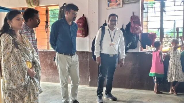 ಮಹಾರಾಷ್ಟ್ರ : ಮಂಚಗಳಿಲ್ಲ, ವಾರ್ಡನ್ ಇಲ್ಲ! ಆಶ್ರಮ ಶಾಲೆಯಲ್ಲಿ ನೆಲದ ಮೇಲೆ ಮಲಗಿದ್ದ 3 ಬುಡಕಟ್ಟು ಹೆಣ್ಣುಮಕ್ಕಳು ಹಾವು ಕಡಿದು ಸಾವು!