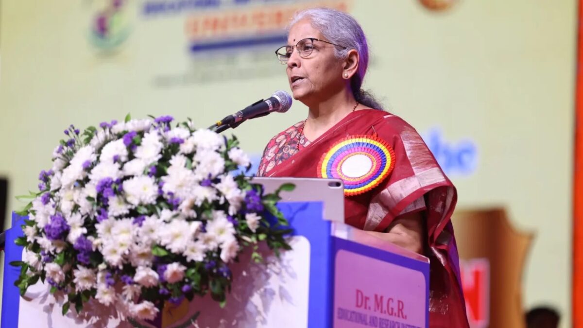 ‘ದೇಶ ನಿಮಗೇನು ಮಾಡಿದೆ ಎಂದು ಕೇಳುವ ಬದಲು, ದೇಶಕ್ಕೆ ನಿಮ್ಮ ಕೊಡುಗೆ ಏನು ಎಂಬುದರತ್ತ ಗಮನಹರಿಸಿ’ : ಯುವಜನತೆಗೆ ನಿರ್ಮಲಾ ಸೀತಾರಾಮನ್ ಸಲಹೆ
